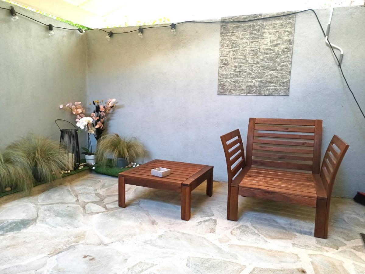 Mikalis Studio Athen Exterior foto