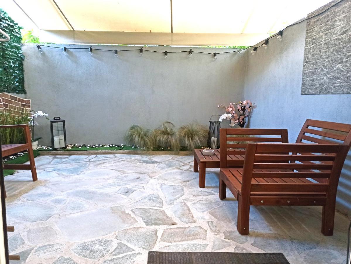Mikalis Studio Athen Exterior foto